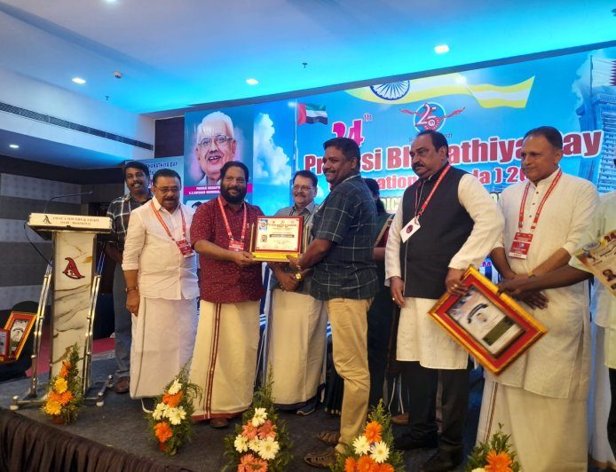 പ്രവാസി ഭാരതിയ ദിനത്തോടനുബന്ധിച്ചു എൻ ആർ ഐ കൗൺസിൽ ഓഫ് ഇന്ത്യ ഏർപ്പെടുത്തിയ മാധ്യമശ്രേഷ്ഠ പുരസ്‌കാരം  എം ദൗലത് ഷാ ഏറ്റുവാങ്ങി. സി പി ഐ എം തിരുവനന്തപുരം ജില്ലാ സെക്രട്ടറിയും എം എൽ എയുമായ വി ജോയി ചടങ്ങ് ഉൽഘാടനം ചെയ്തു.